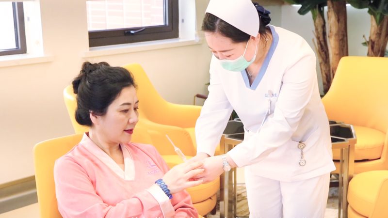 在签订加盟合同前，投资者要仔细阅读合同条款，了解加盟政策，包括：